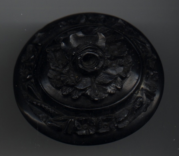 19000000c HELEN VLASTO (née Zarifi) Mourning Brooch.jpg